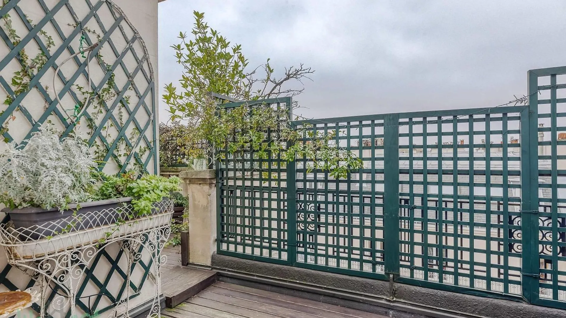 Le Boursault - Stunning Penthouse, Terrace, Parking Apartment Paris France