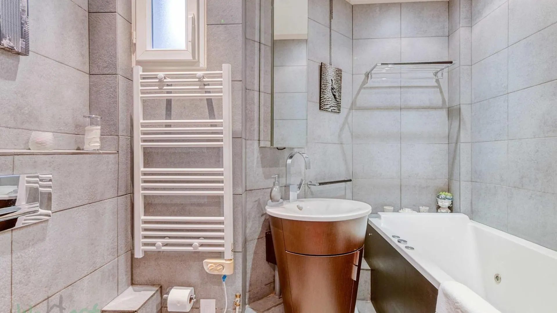 Le Boursault - Stunning Penthouse, Terrace, Parking Apartment Paris 0*,  France
